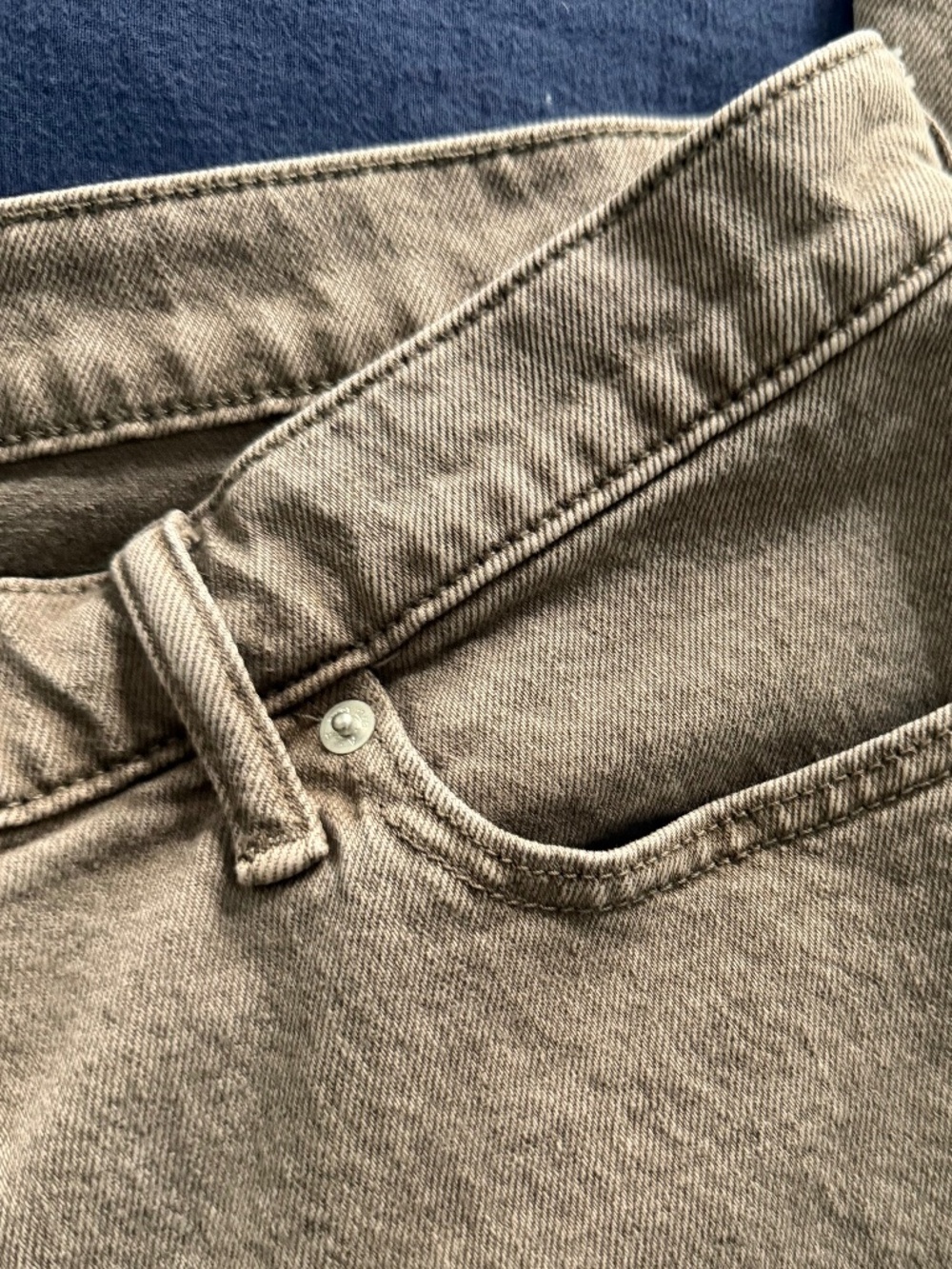A&F Men's 34x30 90s Athletic Straight Jean - Light Brown Wash - Picture 4 of 7